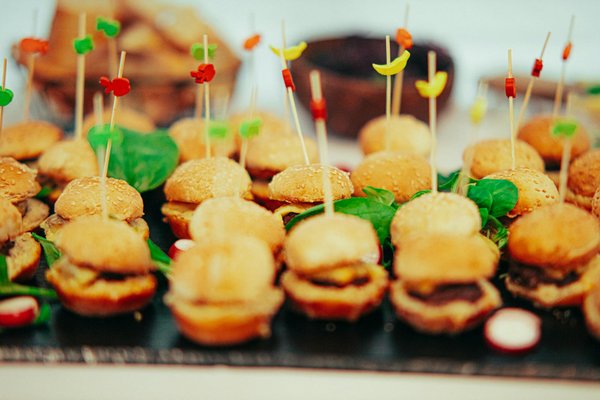 DIY ou service traiteur : que choisir pour votre event ?